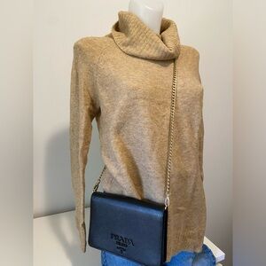 Fine knit wear, Turtle neck, Abercrombie &Fitch, size small